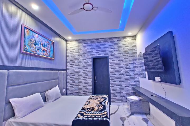 Room 18 of 35