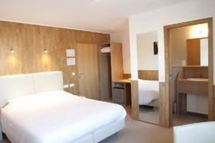 Room 3 of 21