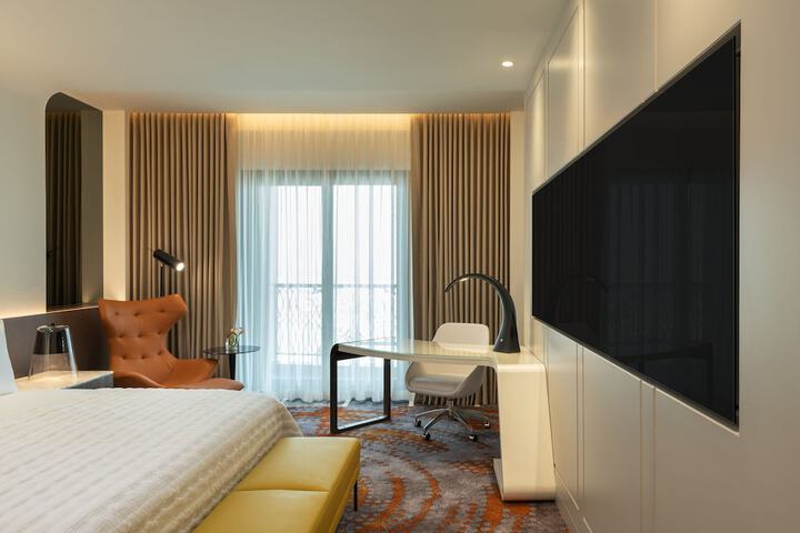 Room 52 of 188