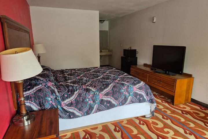 1 King Bed (7 of 7)