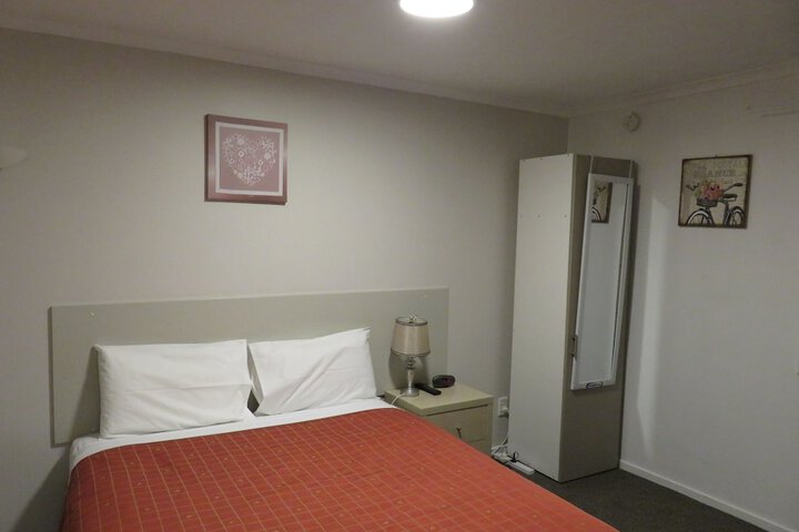 Room 30 of 41