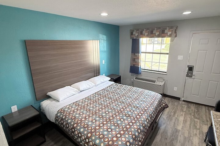 Room 12 of 22