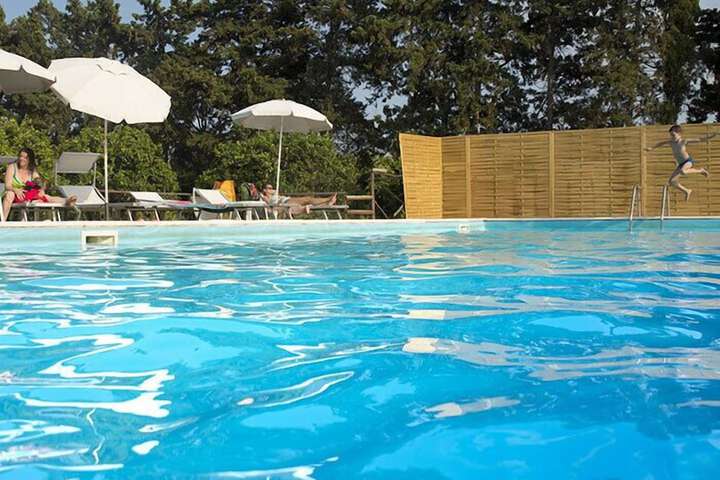 Pool 28 of 49
