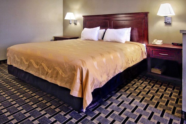 1 King Bed (13 of 13)