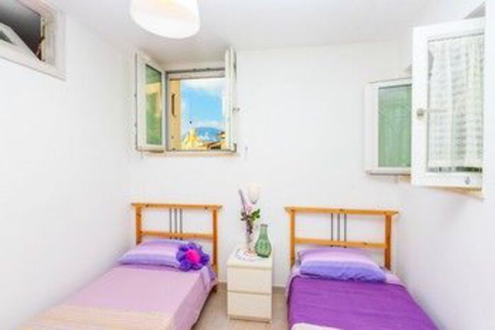 Room 11 of 29