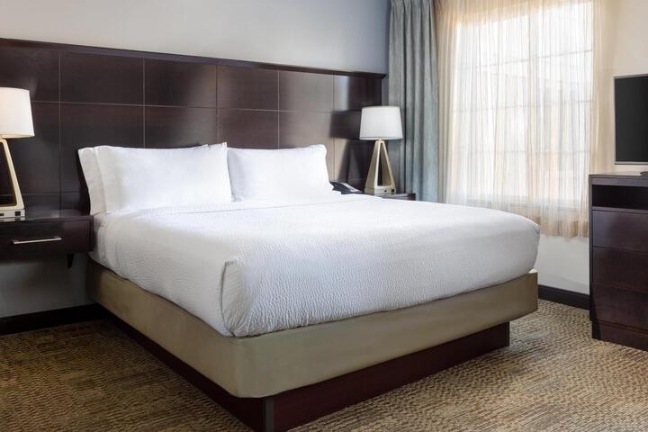 Studio King Size Bed (1 of 20)