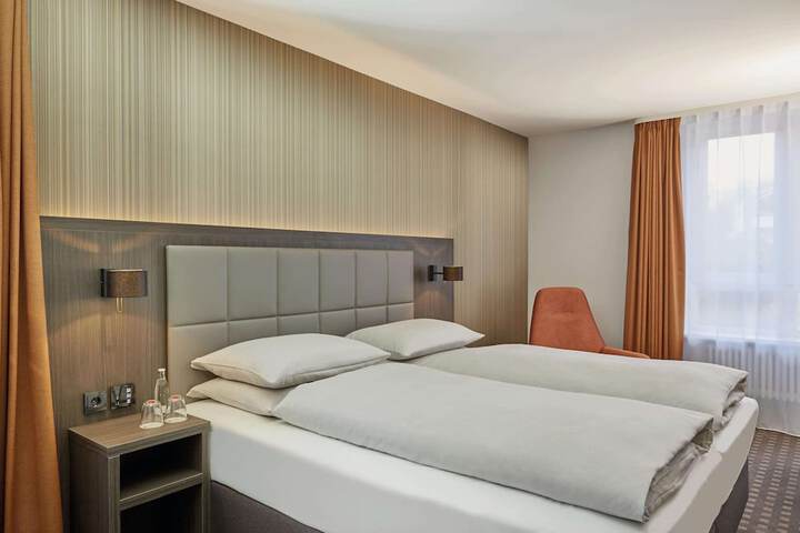 Room 6 of 30