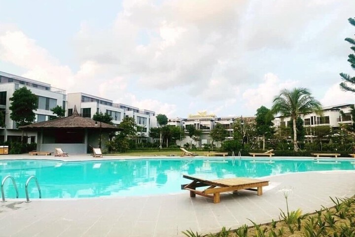 Pool 14 of 17