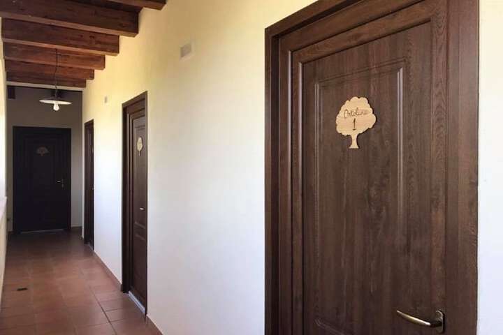 Ballroom/Hall 23 of 27