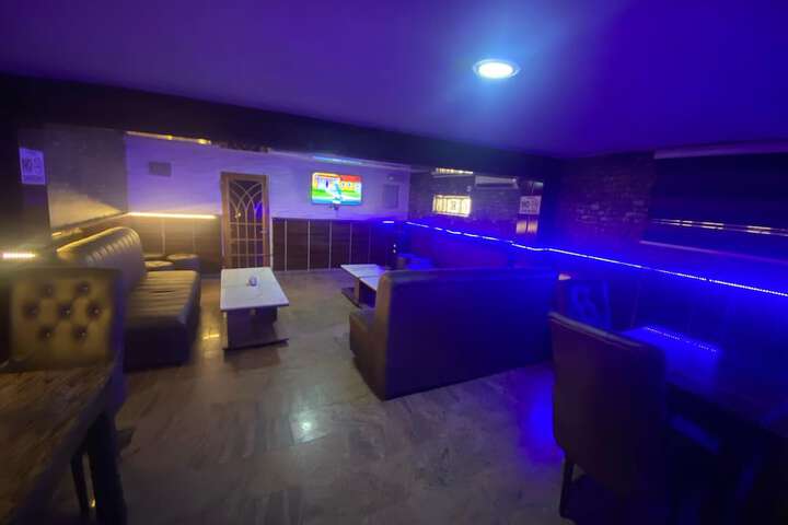 Lounge 7 of 18