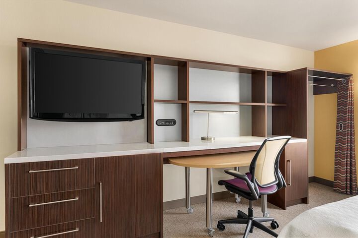 Room 9 of 37