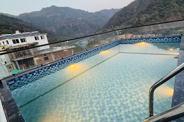 Pool 22 of 28
