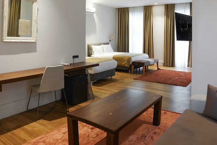 Room 13 of 79