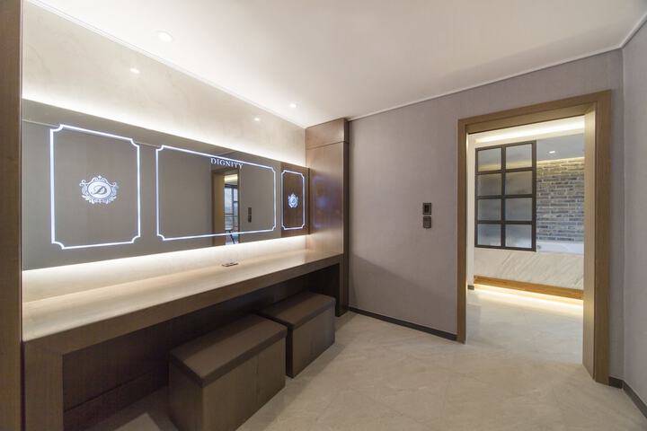 Room 85 of 111