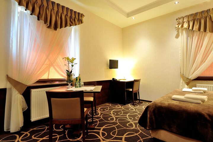 Room 12 of 50