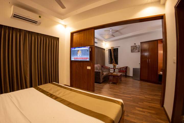 Room 9 of 36
