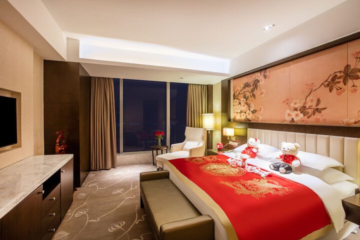 Room 2 of 66