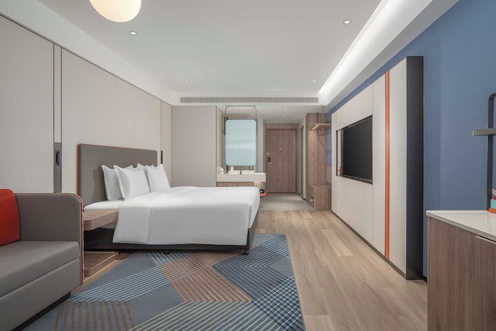 Room 17 of 48