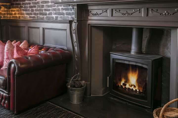 Lounge 76 of 86