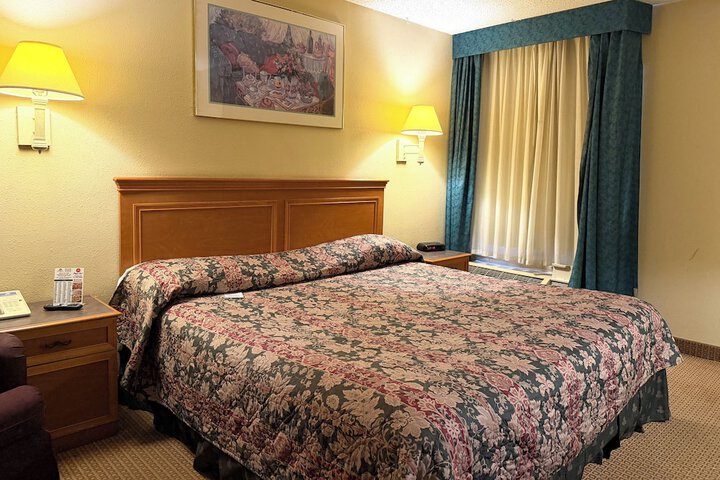 Room 10 of 27