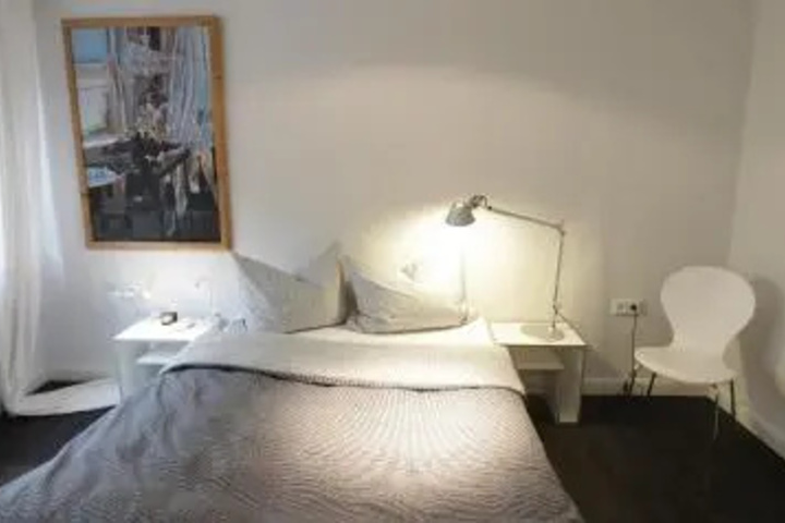 Room 5 of 17