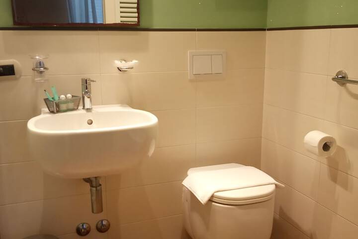 Room 14 of 18