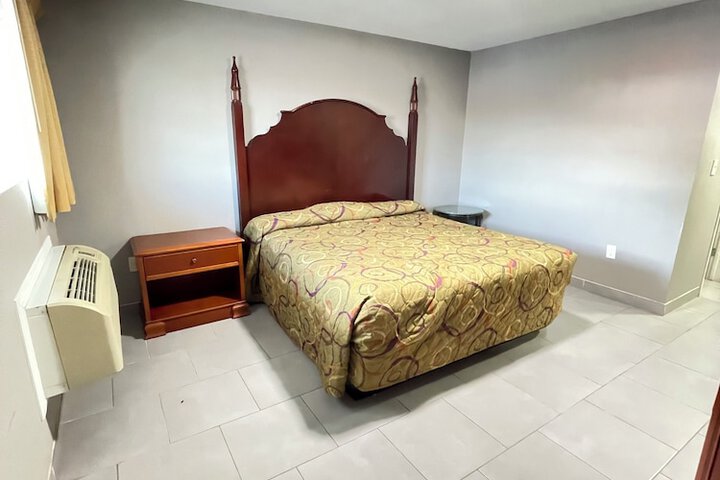 Room 8 of 19
