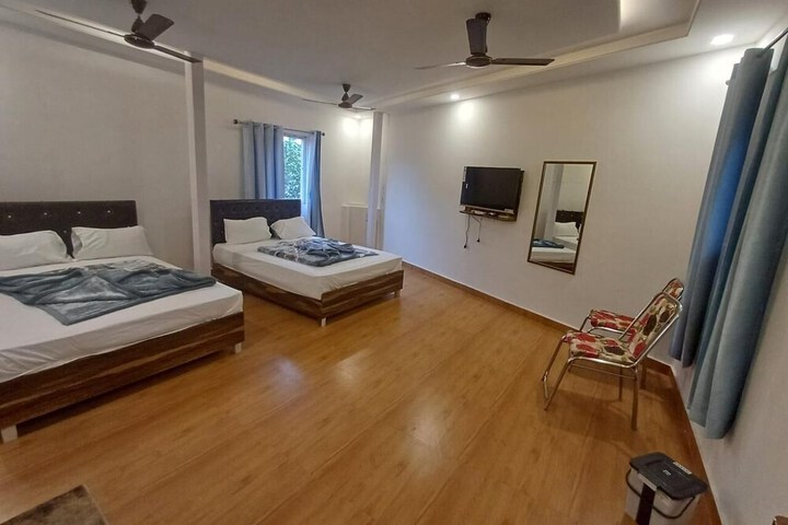 Room 8 of 78