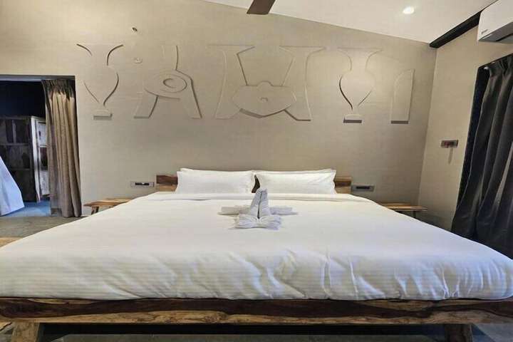 Room 5 of 76