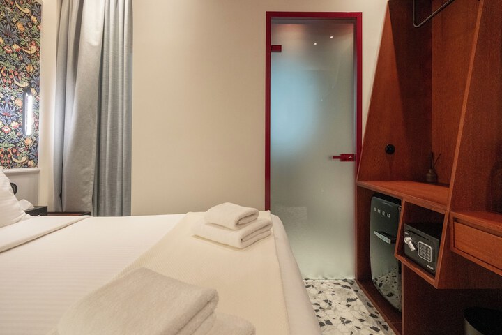 Room 44 of 125
