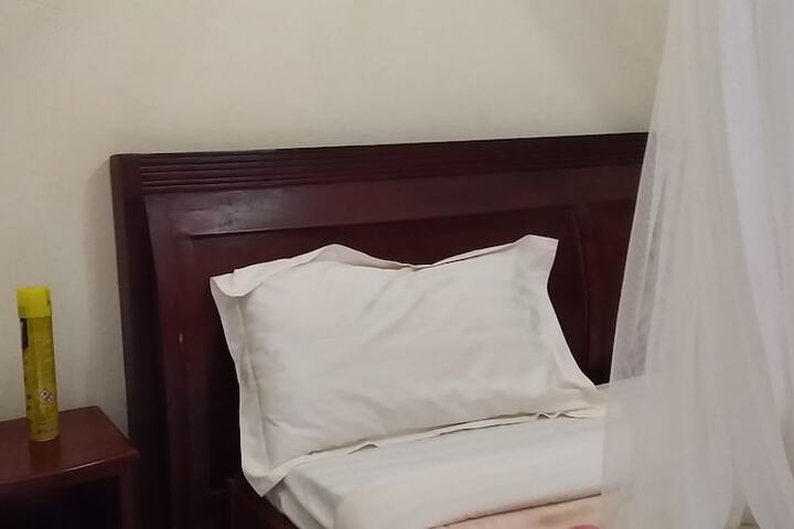 Room 7 of 25