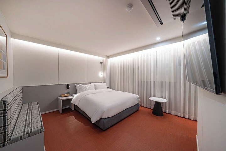 Room 22 of 37