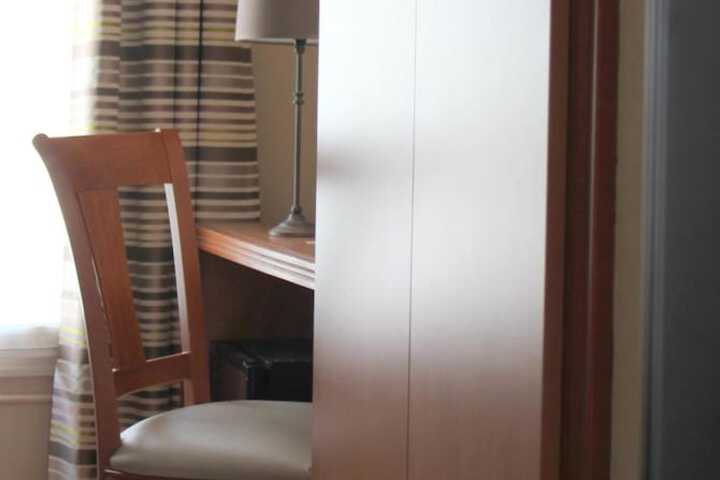 Room 4 of 52