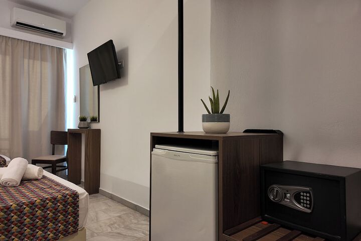 Room 6 of 33