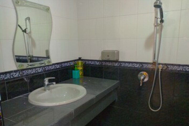 Room 10 of 33