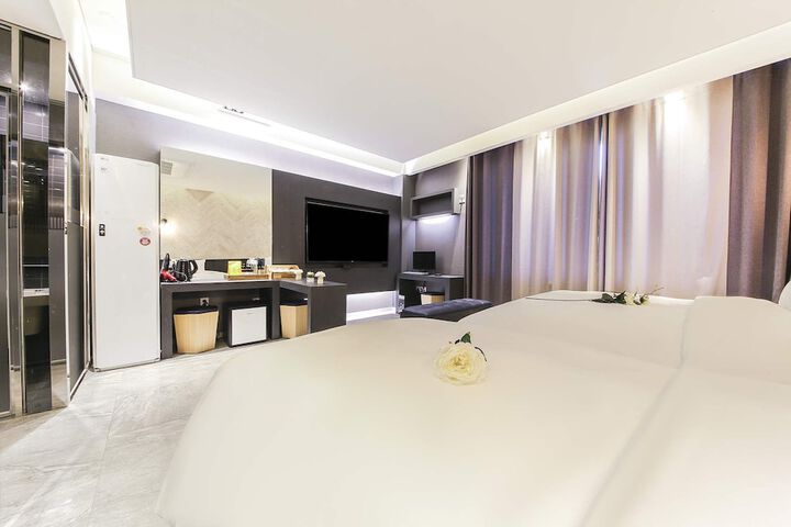 Room 41 of 74