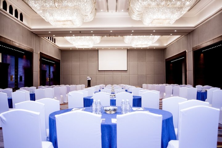 Ballroom/Hall 78 of 121
