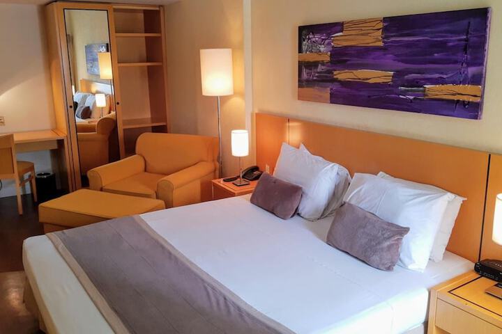 Room 15 of 38