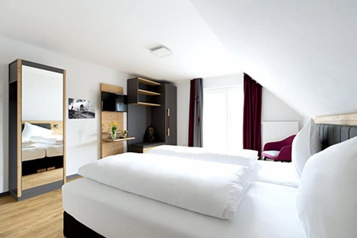 Room 5 of 25
