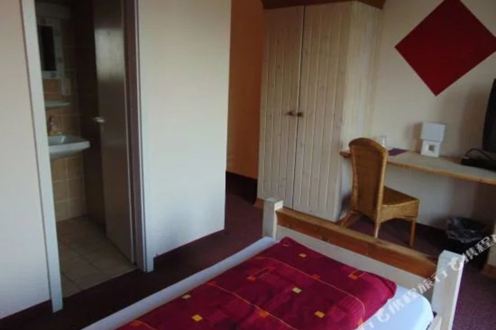 Room 2 of 7