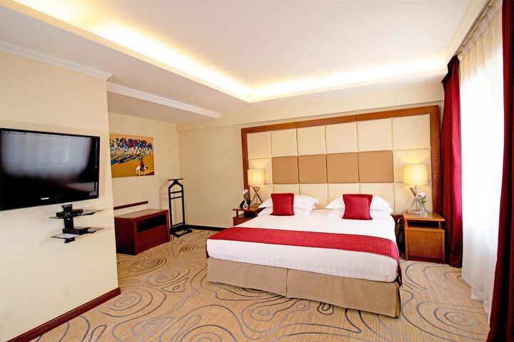 Room 73 of 325