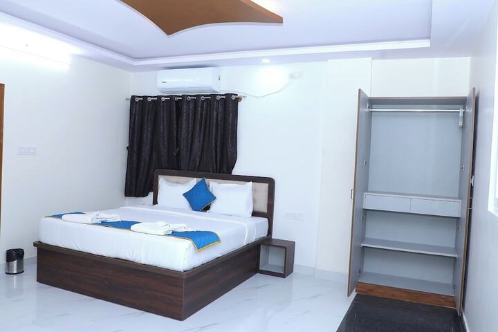 Room 14 of 34