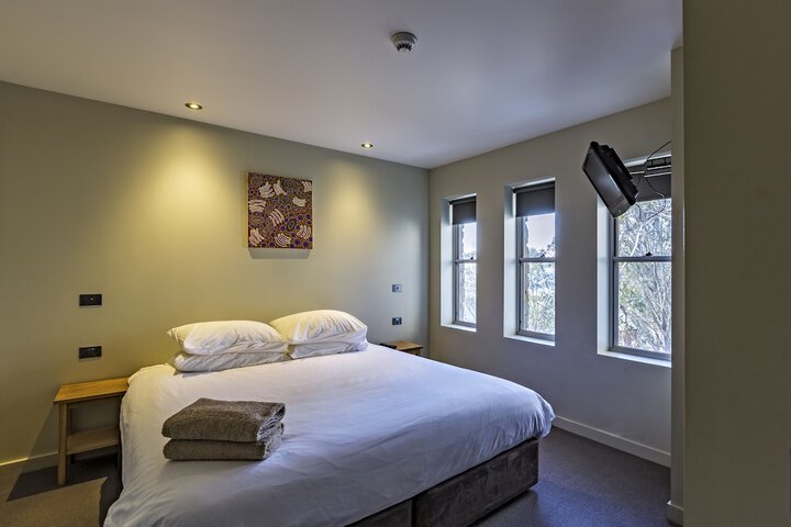 Room 5 of 34