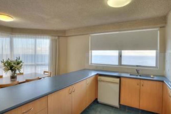 Room 7 of 12