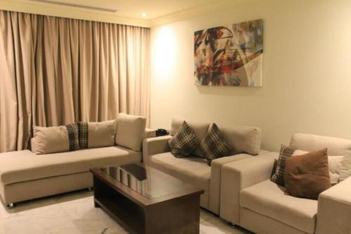 Lounge 29 of 51