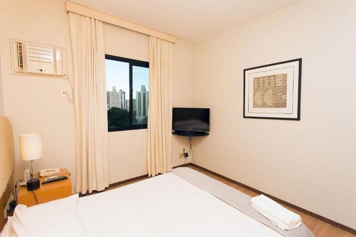 Room 6 of 8