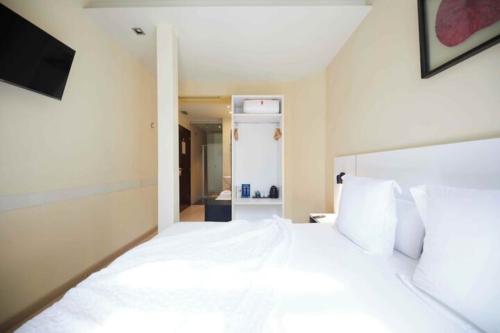 Room 8 of 38