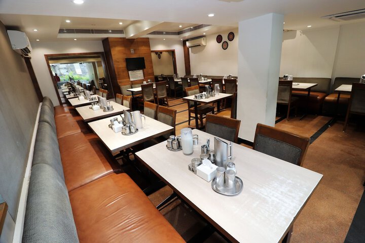 Dining 34 of 68