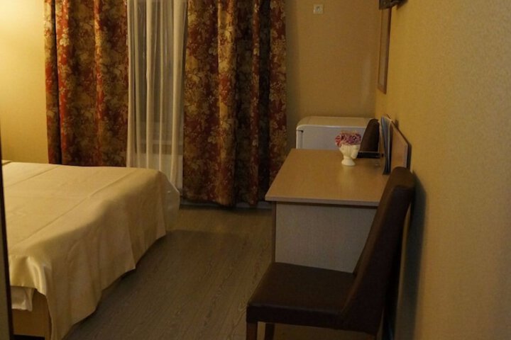 Room 11 of 42