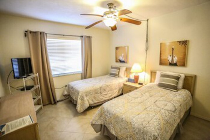 Room 32 of 35